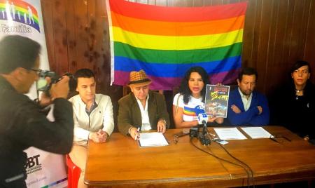 Iniciativa Zapatos diversos por asesinatos LGBT ecuador Asociación Silueta X Federación ecuatoriana - diane rodriguez (3)
