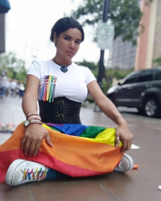 1 Activista trans Diane Marie Rodriguez Zambrano - Ecuador LGBT - transfeminista - Transgénero - MTF Protesta