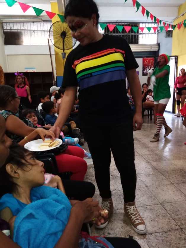 Agasajo de niños con VIH - SIlueta X - Cámara LGBT - Transmasculinos Ecuador 2019 -niños enfermeddes catastroficas - Diane Rdríguez (2)