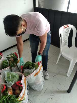 Donación de canastas y alimentos por parte de la Asociación Silueta X, centro Pisco Trans y La Camara LGBT de Comercio Ecuador - Covid19 - Apoyo Prefectura de Pichincha (3)